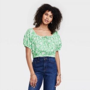 Universal Thread Green and White Floral Cropped Blouse EUC